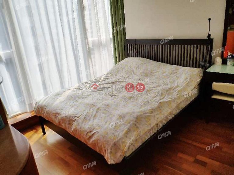 Star Crest | 2 bedroom Mid Floor Flat for Sale
