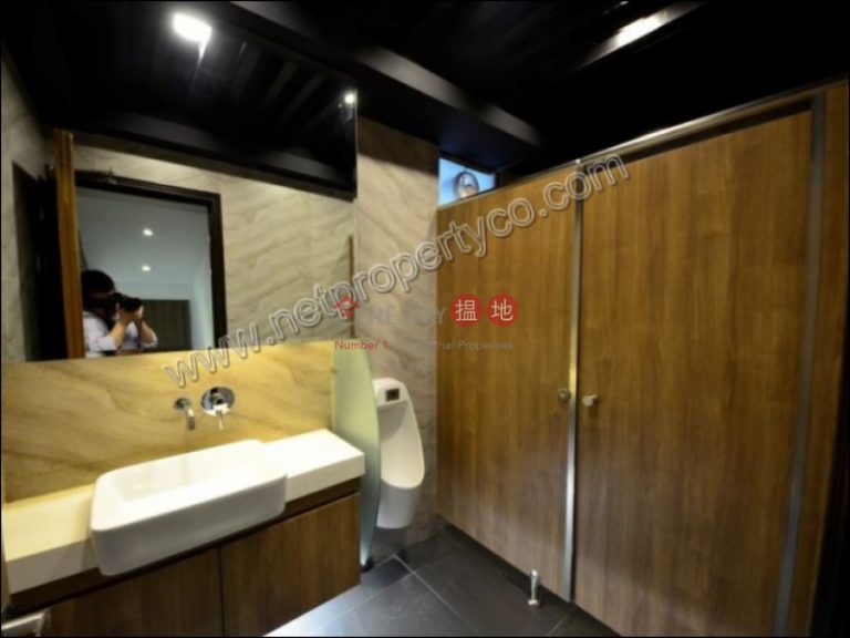 信和財務大廈