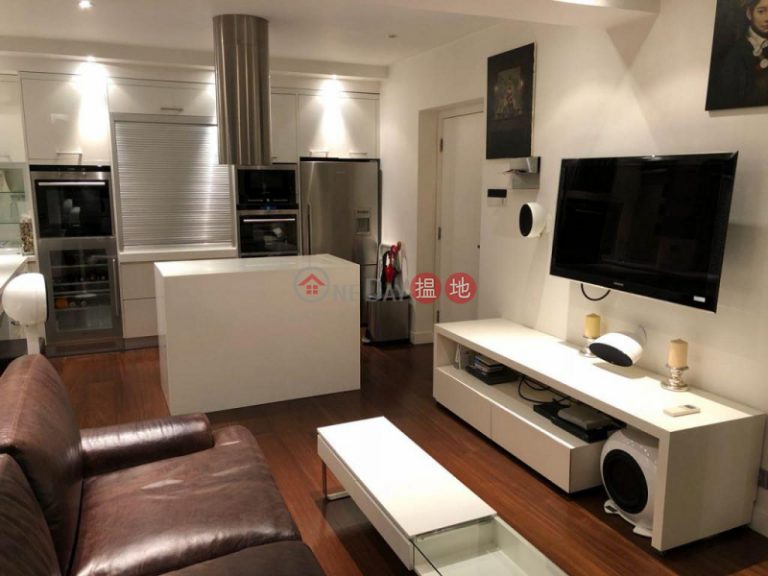  Flat for Rent in Pao Yip Building, Wan Chai