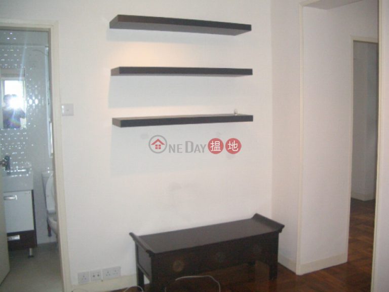  Flat for Rent in Kin On Building, Wan Chai