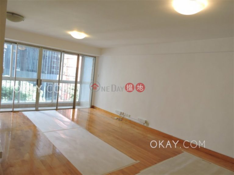 Luxurious 3 bedroom with balcony & parking | Rental