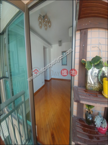 Spacious Apartment in Wanchai For Rent