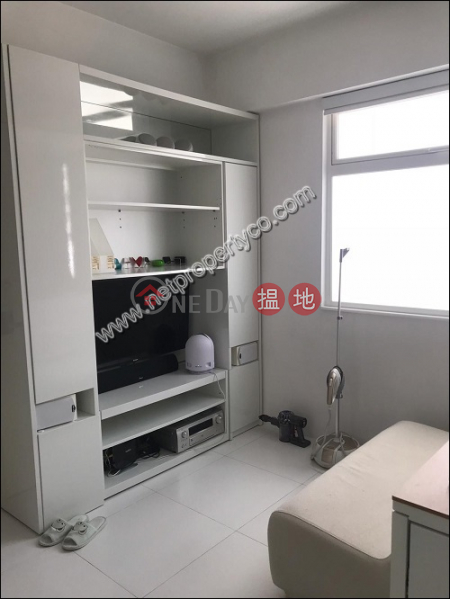 Unit with rooftop for sale with lease in Wan Chai