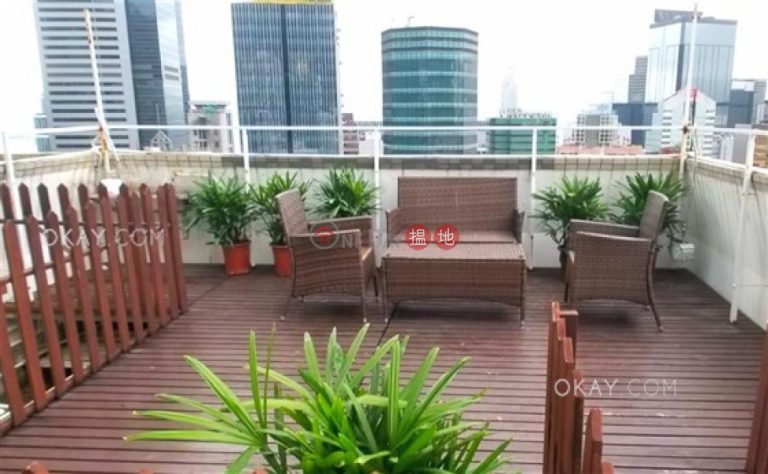Gorgeous penthouse with rooftop | For Sale