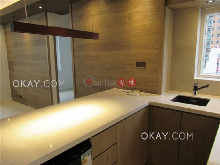 2房1廁,實用率高,極高層,露台《年威閣出租單位》