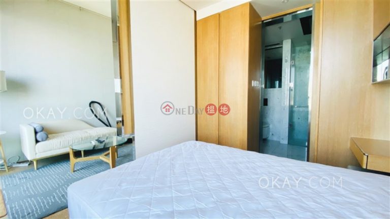 Generous 1 bed on high floor with harbour views | Rental