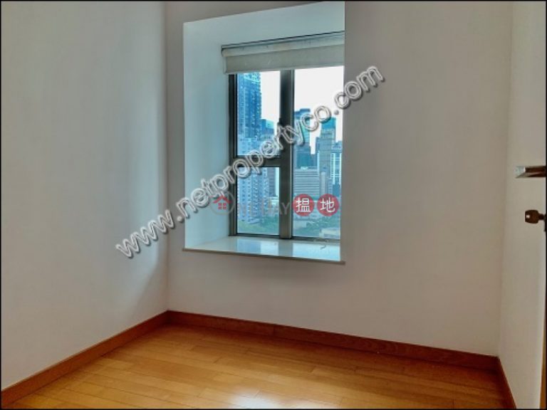 3-bedroom unit with balcony for lease in Wan Chai