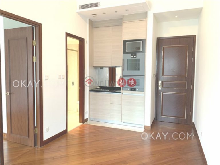 Nicely kept 1 bedroom with balcony | For Sale