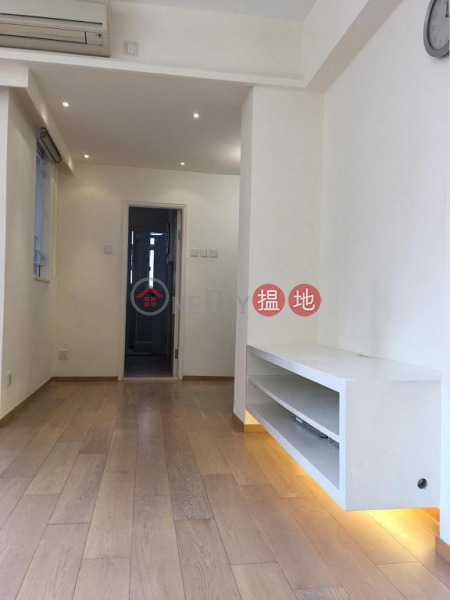 Flat for Rent in Yau Tak Building, Wan Chai