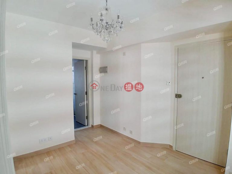 Kin On Building | 2 bedroom Mid Floor Flat for Rent