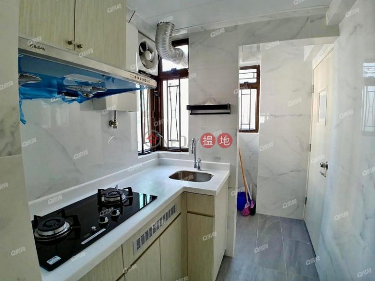 Kin On Building | 2 bedroom Mid Floor Flat for Rent