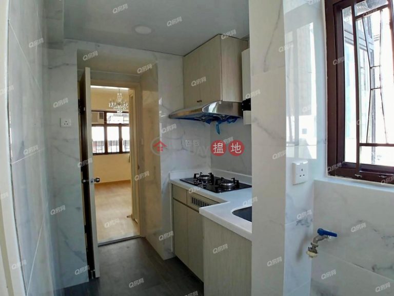 Kin On Building | 2 bedroom Mid Floor Flat for Rent