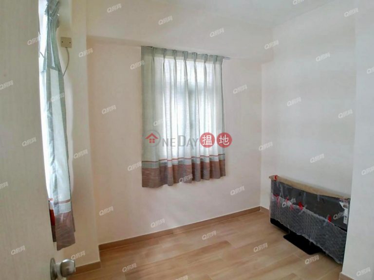 Kin On Building | 2 bedroom Mid Floor Flat for Rent