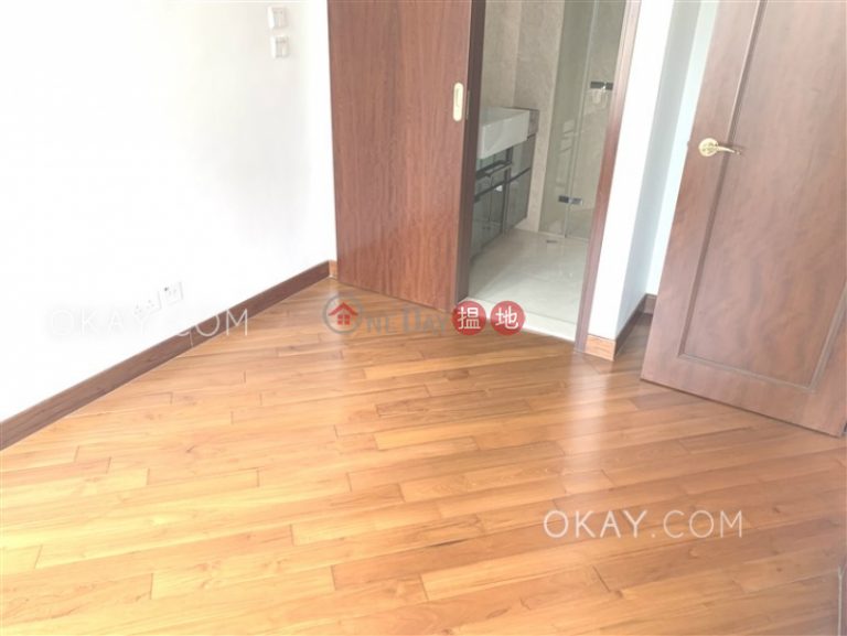 Nicely kept 1 bedroom with balcony | For Sale