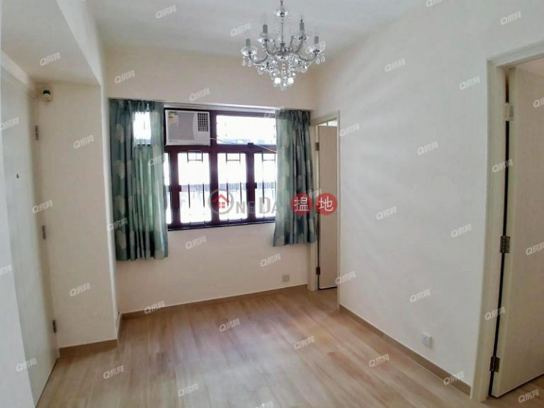 Kin On Building | 2 bedroom Mid Floor Flat for Rent