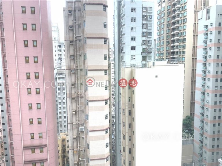 Nicely kept 1 bedroom with balcony | For Sale