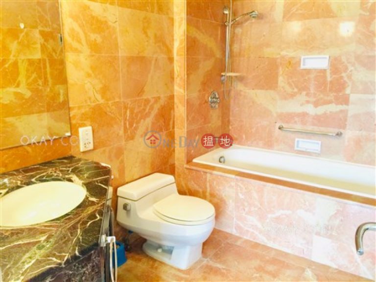 Exquisite 2 bedroom on high floor with sea views | For Sale