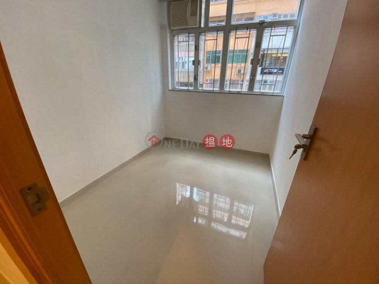  Flat for Rent in Sing Tak Building, Wan Chai