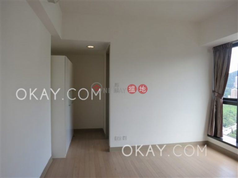 Gorgeous 3 bedroom on high floor with balcony & parking | For Sale