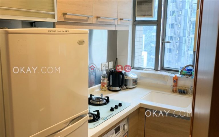 Charming 2 bedroom on high floor with balcony | For Sale