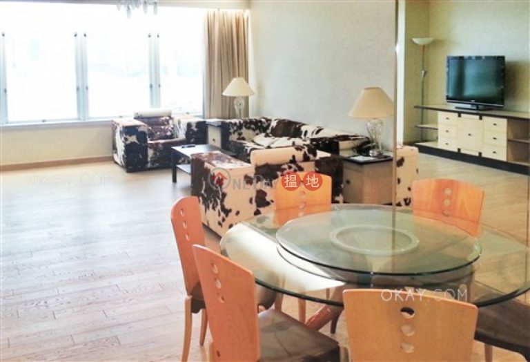 Stylish 3 bedroom on high floor with harbour views | For Sale