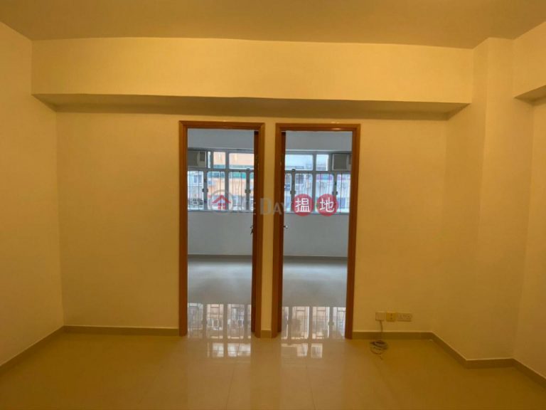  Flat for Rent in Sing Tak Building, Wan Chai