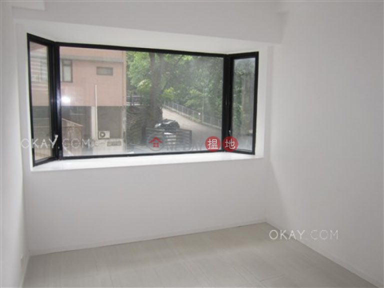 Lovely 4 bedroom with balcony & parking | For Sale