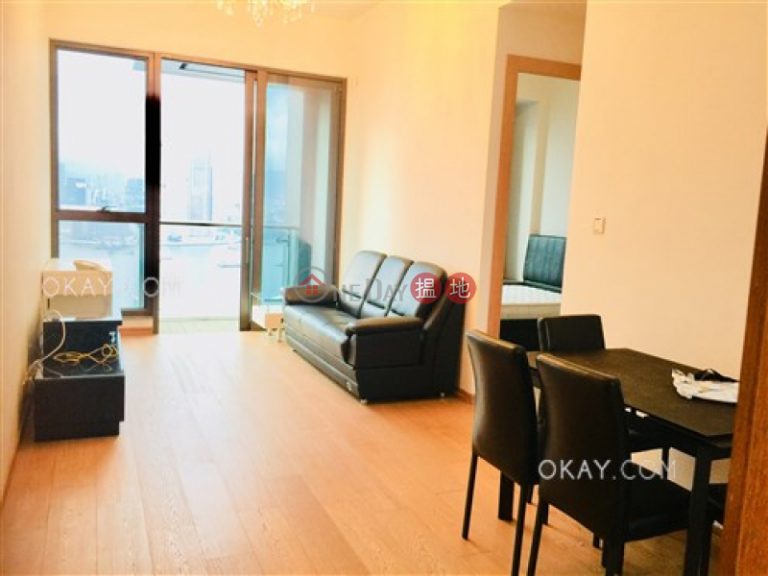 Stylish 2 bed on high floor with harbour views | For Sale