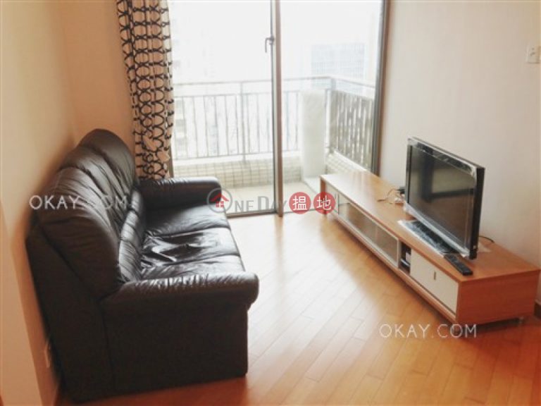 Unique 2 bed on high floor with harbour views & balcony | For Sale