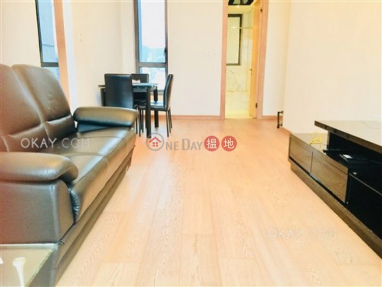 Stylish 2 bed on high floor with harbour views | For Sale