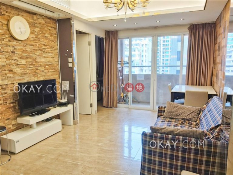 Charming 3 bedroom on high floor with balcony | Rental