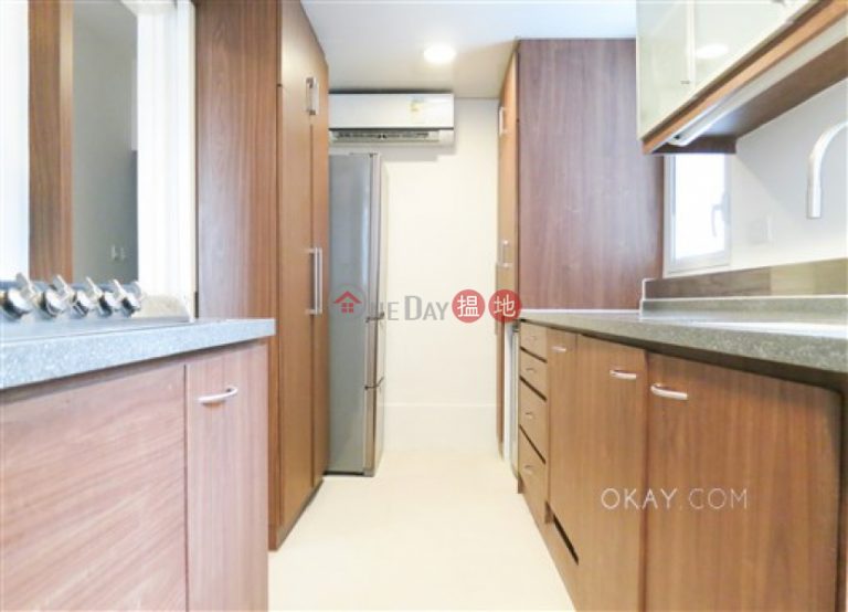 Charming 2 bedroom on high floor with rooftop | For Sale