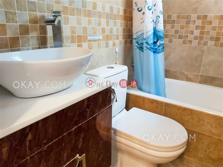 Charming 3 bedroom on high floor with balcony | Rental