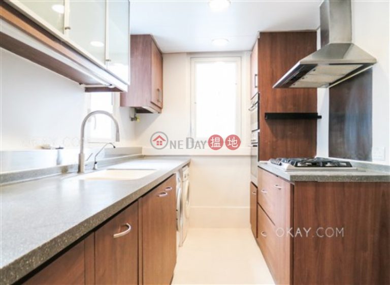 Charming 2 bedroom on high floor with rooftop | For Sale