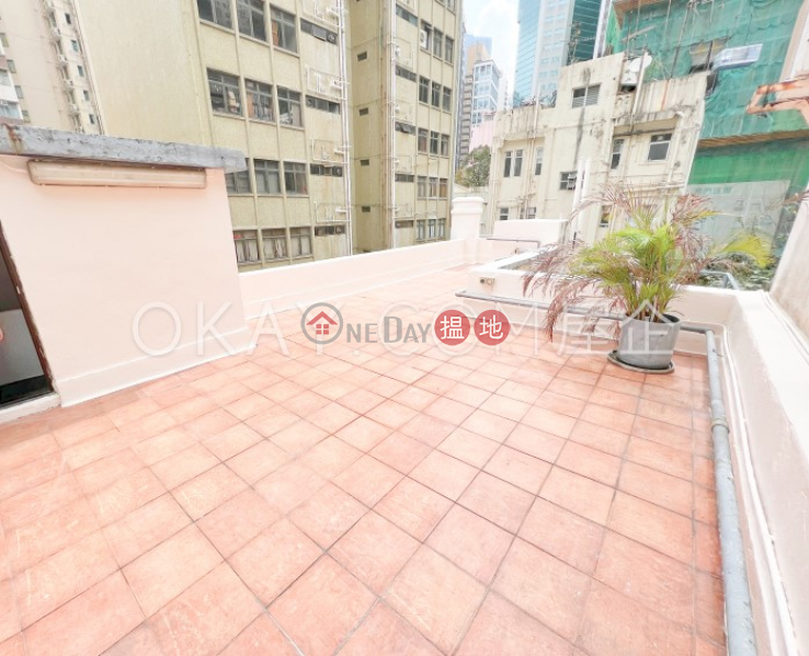 Tasteful 1 bedroom with rooftop | Rental