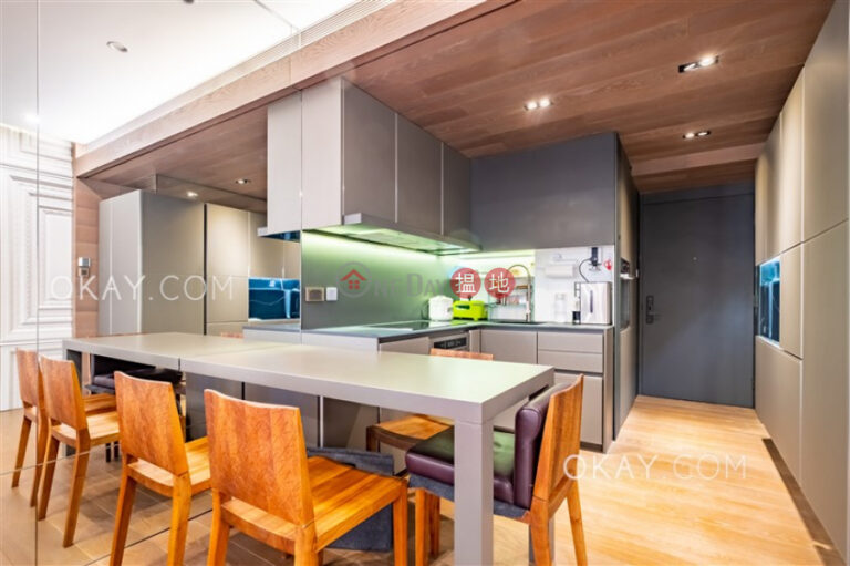 Stylish 1 bedroom on high floor with parking | Rental