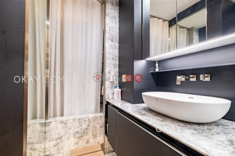 Stylish 1 bedroom on high floor with parking | Rental