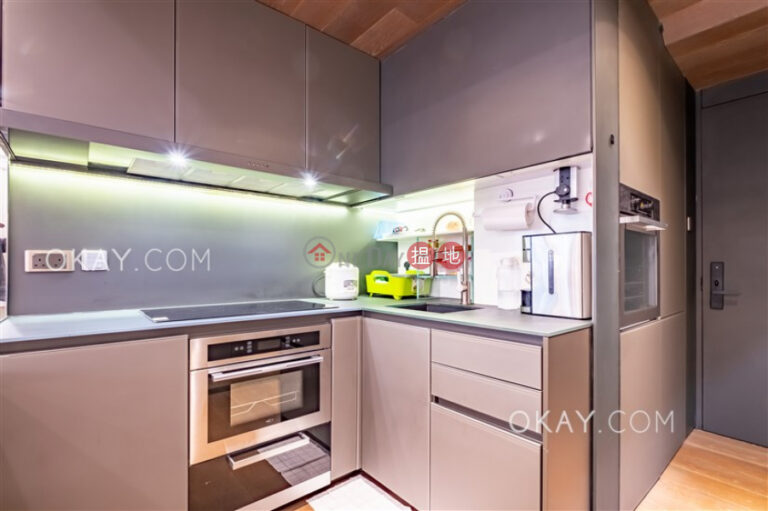 Stylish 1 bedroom on high floor with parking | Rental