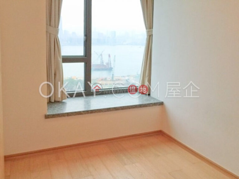 Stylish 1 bedroom with harbour views | For Sale