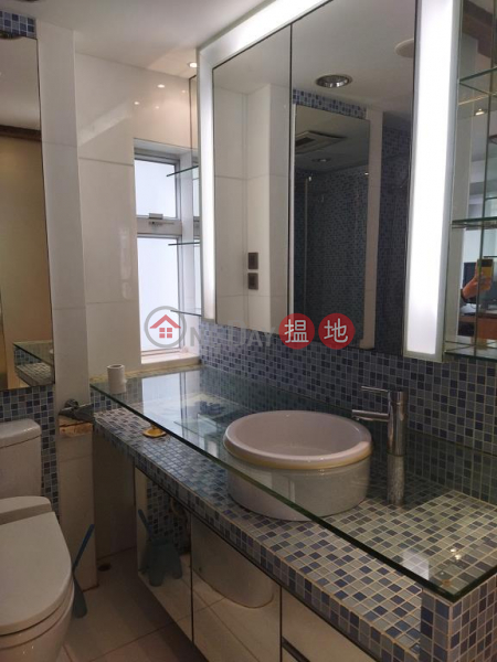  Flat for Rent in Hing Wong Court, Wan Chai