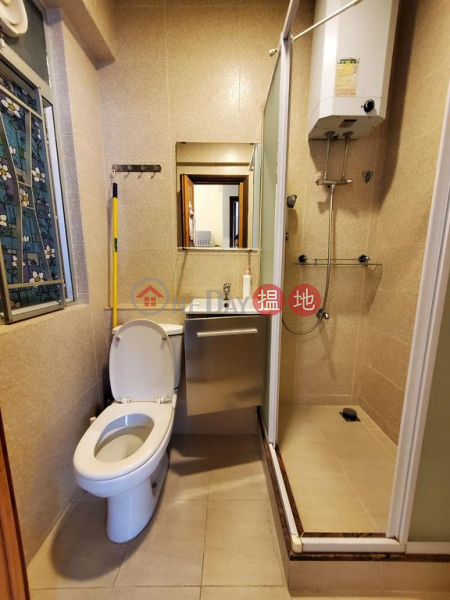  Flat for Rent in Pao Woo Mansion, Wan Chai