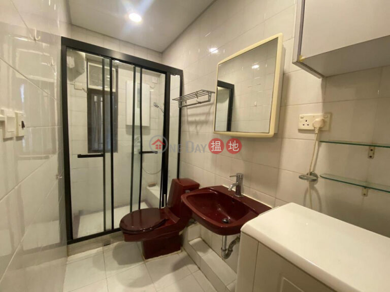  Flat for Rent in Man Tung Building, Wan Chai