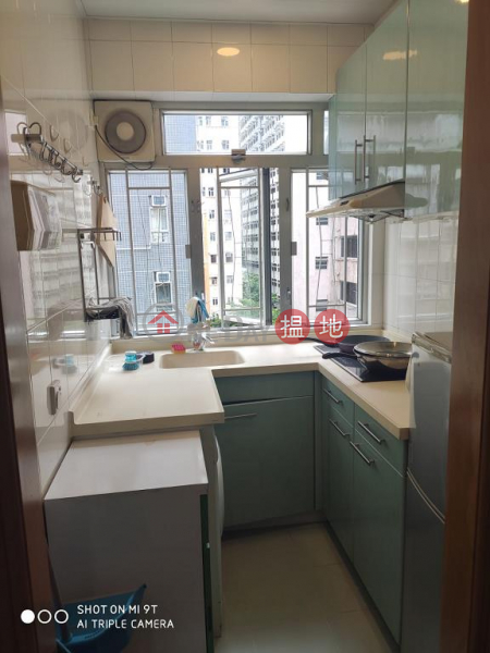  Flat for Rent in Sau Wa Court, Wan Chai