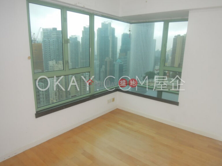 Nicely kept 3 bedroom on high floor | For Sale