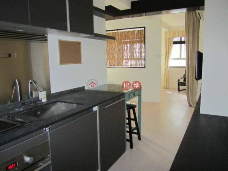  Flat for Rent in Hang Tak Building, Wan Chai