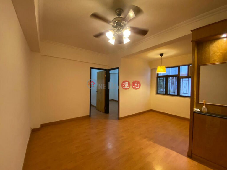  Flat for Rent in Man Tung Building, Wan Chai