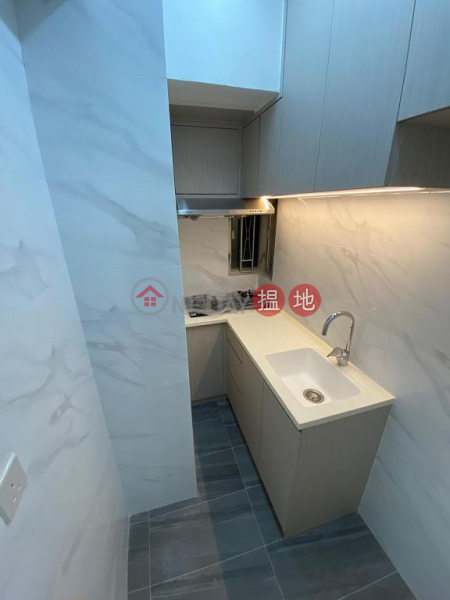  Flat for Rent in Fully Building, Wan Chai
