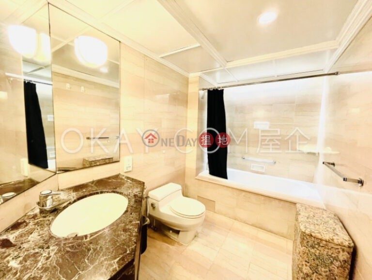 Elegant 1 bedroom on high floor with harbour views | For Sale