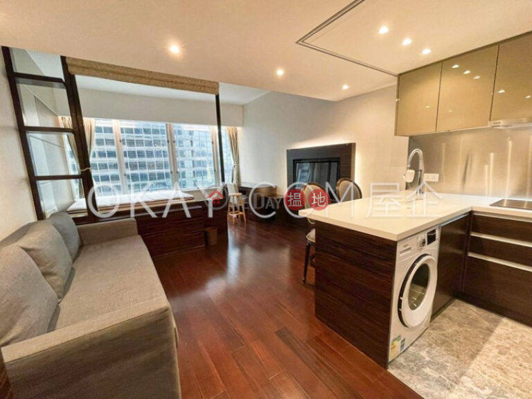 Charming studio on high floor | Rental