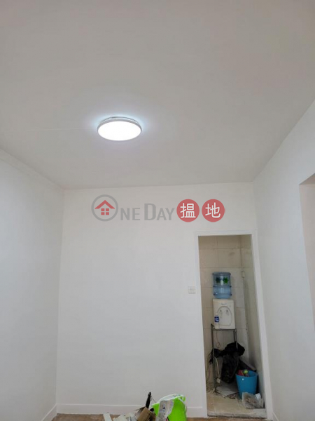  Flat for Rent in Chin Hung Building, Wan Chai